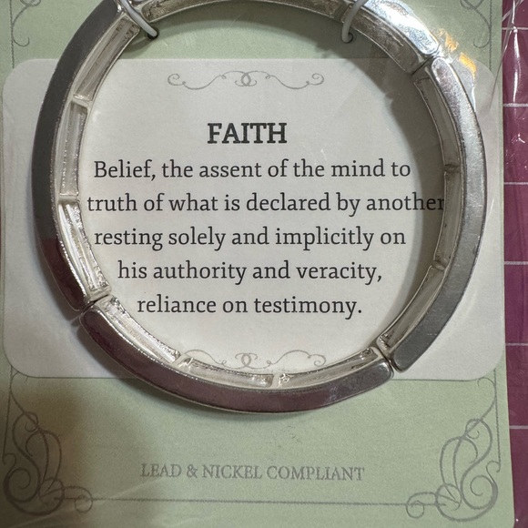 ❤️NWT BOUTIQUE SILVERTONE ' FAITH' STRETCH BRACELET - Picture 2 of 4